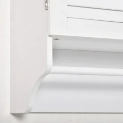 kleankin Armoire haute murale salle de bain ou WC - placard 2 portes persiennes avec étagère - porte-serviette - MDF blanc