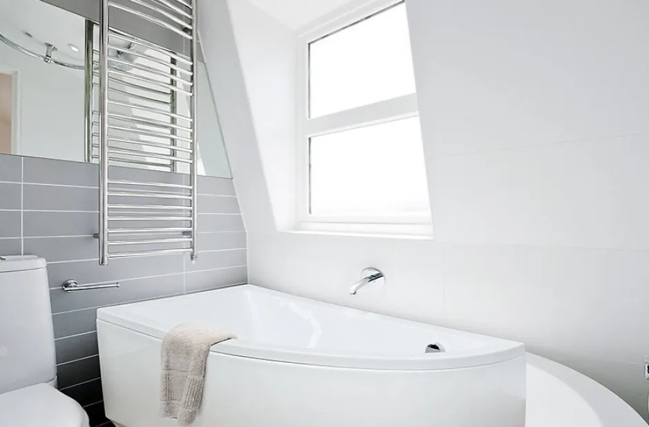 Azura Home Design Baignoire d'angle ORIEGA 150 cm gauche avec tablier* Baignoire Asymétrique
