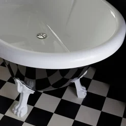 Planète Bain Baignoire ilot Charly ovale noire et blanche avec piétements blanc* Baignoire Îlot