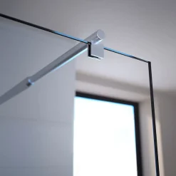 Barre de renfort extensible pour paroi de douche