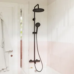 GoodHome Colonne de bain/douche thermostatique avec pommeau, douchette 3 jets, flexible, barre réglable, noir, Anika
