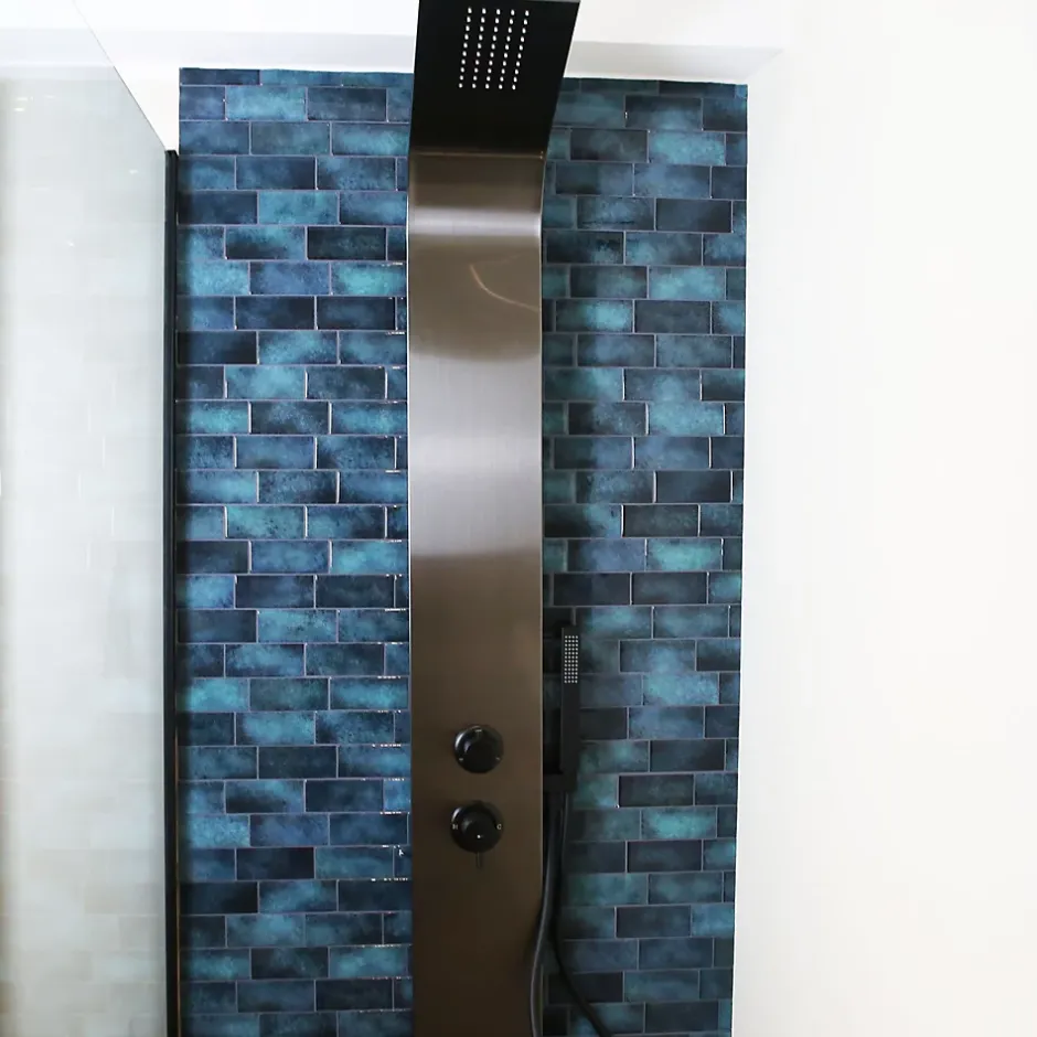 Essebagno Colonne de douche hydromassante mécanique avec pommeau + douchette + flexible finition gun metal Esseflat* Colonne De Douche Hydromassante