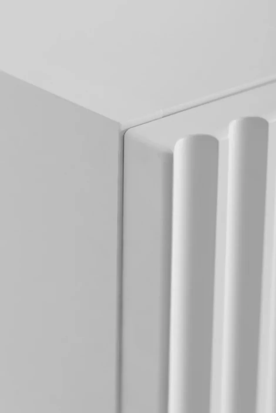 Furnidea Meuble colonne de salle de bain suspendu VENA blanc 36 x 136 cm