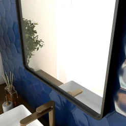 Aurlane Miroir salle de bain 60x80cm suspendu noir mat - avec lanière effet cuir noir - NORDIK REKTANGEL
