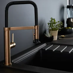 GoodHome Mitigeur de cuisine avec douchette noir et laiton Kamut* Evier Et Robinet De Buanderie
