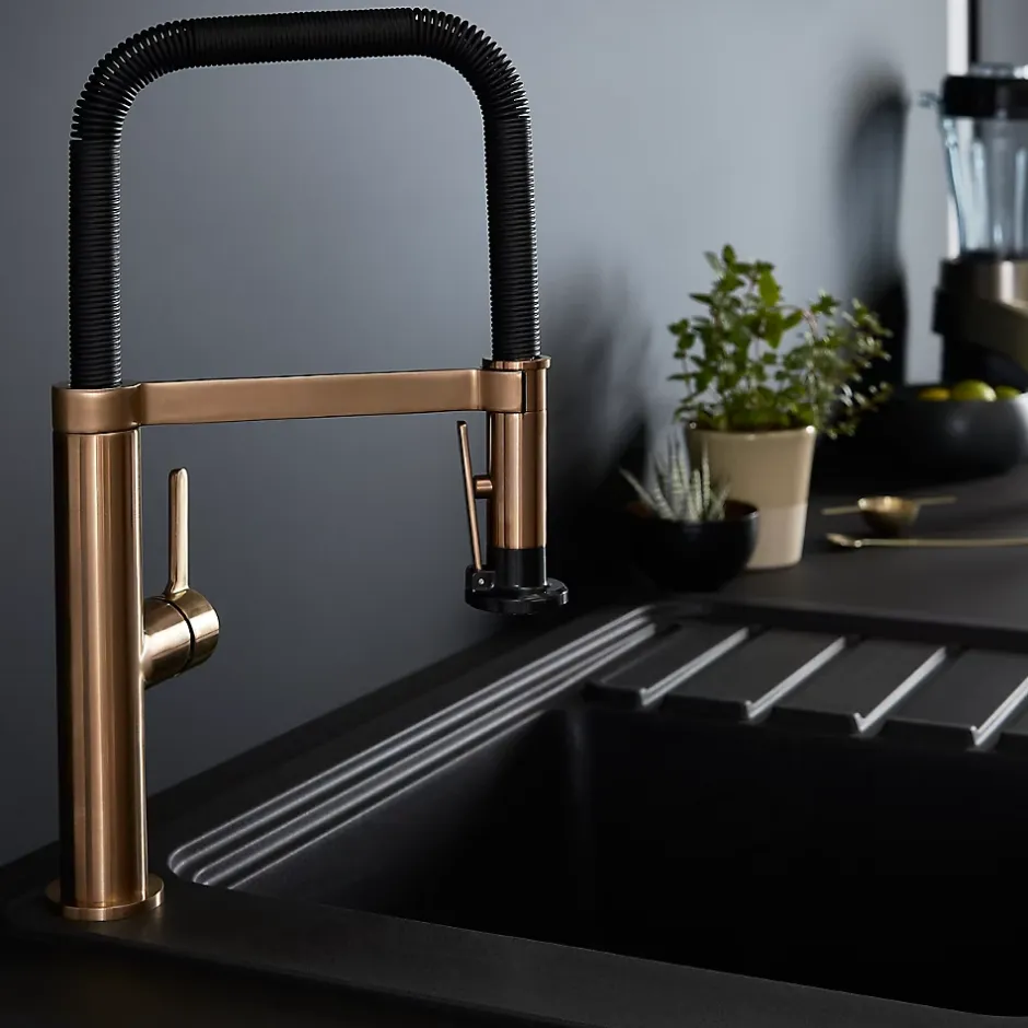 GoodHome Mitigeur de cuisine avec douchette noir et laiton Kamut* Evier Et Robinet De Buanderie