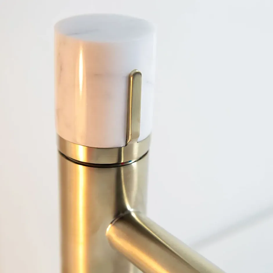 Essebagno Mitigeur lavabo bas avec vidage en laiton doré et marbre blanc, Manopola* Robinet Lavabo Et Vasque