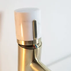 Essebagno Mitigeur lavabo bas avec vidage en laiton doré et marbre blanc, Manopola* Robinet Lavabo Et Vasque