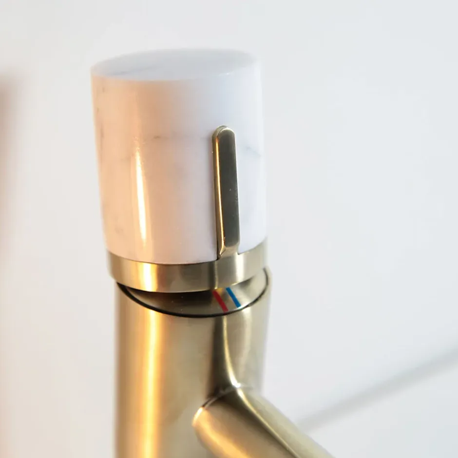 Essebagno Mitigeur lavabo bas avec vidage en laiton doré et marbre blanc, Manopola* Robinet Lavabo Et Vasque