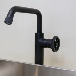 Essebagno Mitigeur lavabo haut noir Indus* Robinet Lavabo Et Vasque