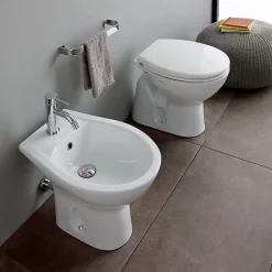 Kiamami Valentina Paire De Sanitaires Au Sol Wc Et Bidet En Céramique Blanche - Cipro