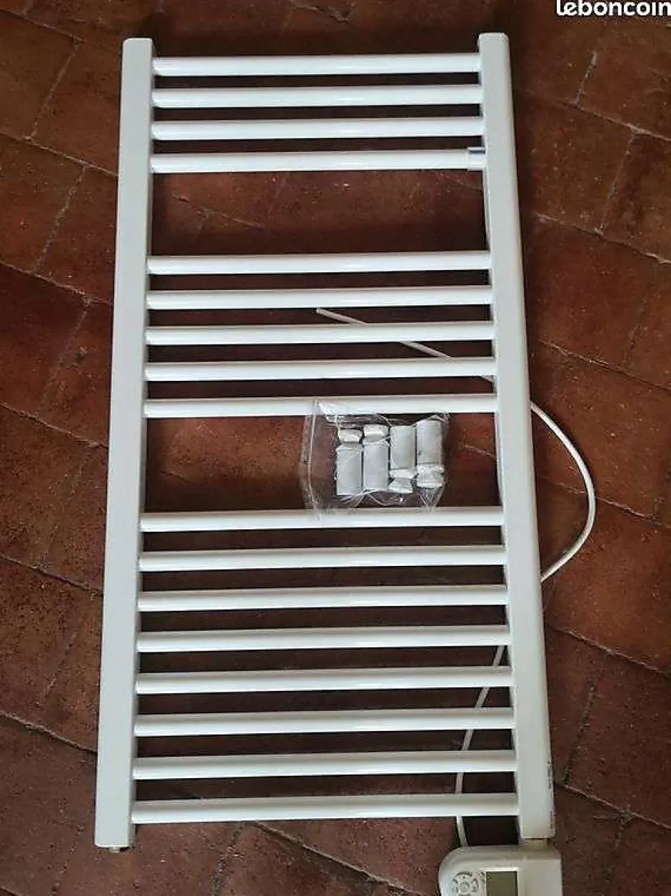 Delonghi Radiateur electrique inertie fluide H. 104 cm blanc 500 W -