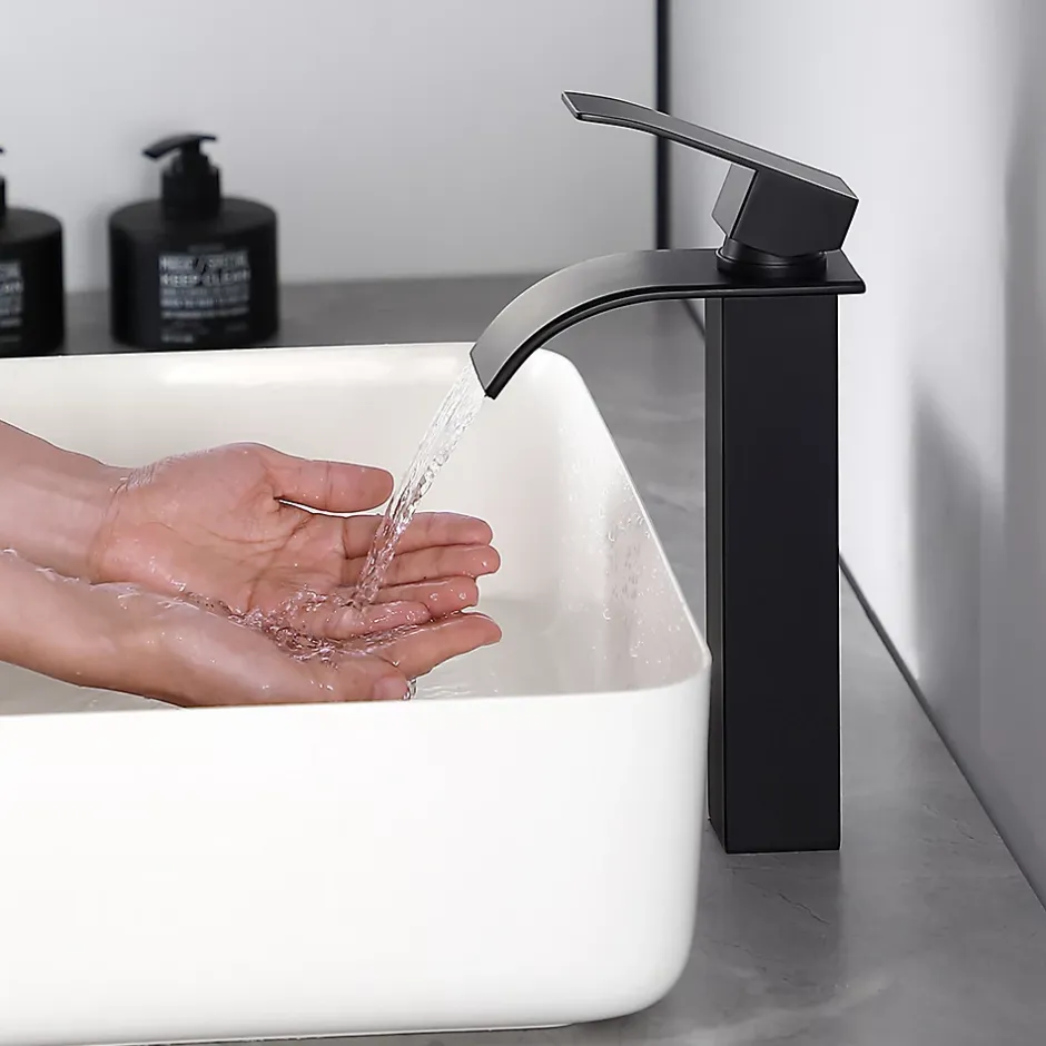 Cecipa Max Robinet de Salle de Bain Noir Moderne - Sortie Cascade Naturelle, Mitigeur de Lavabo Cascade