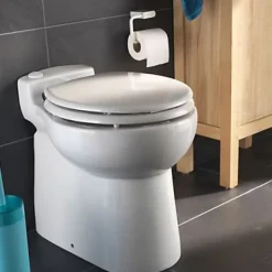 TurboFlush WC broyeur compact l.24,5 x H.47 x P.54,5 cm, blanc en céramique anticalcaire, 500W, double chasse et abattant antibactérien